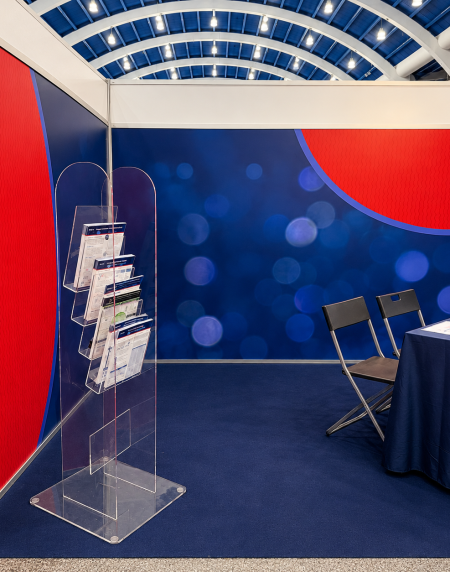stand-com-porta-folhetos-feira